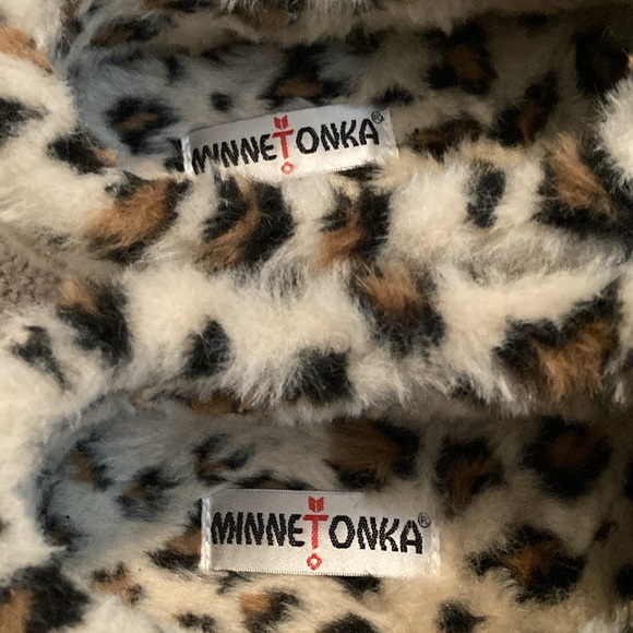 NEW. Minnetonka Slippers Size 9 - Picture 5 of 6